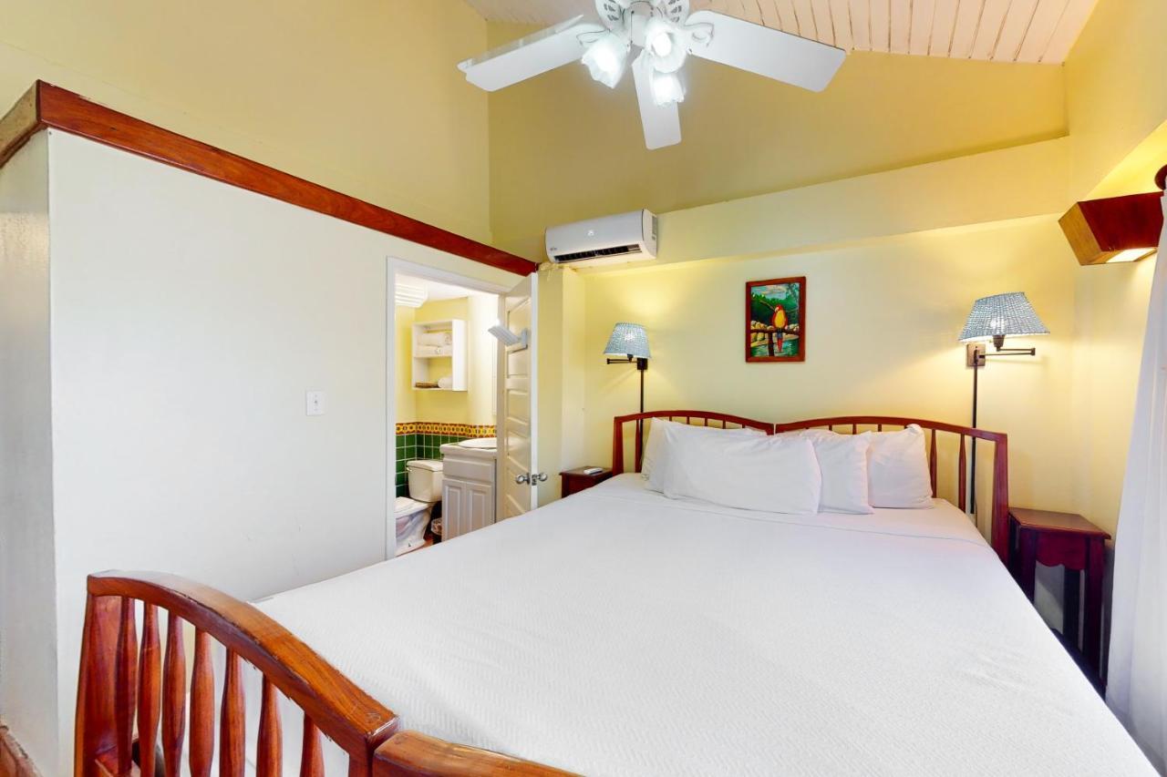 Condo #27 @ Beachside Villas Dangriga Kültér fotó