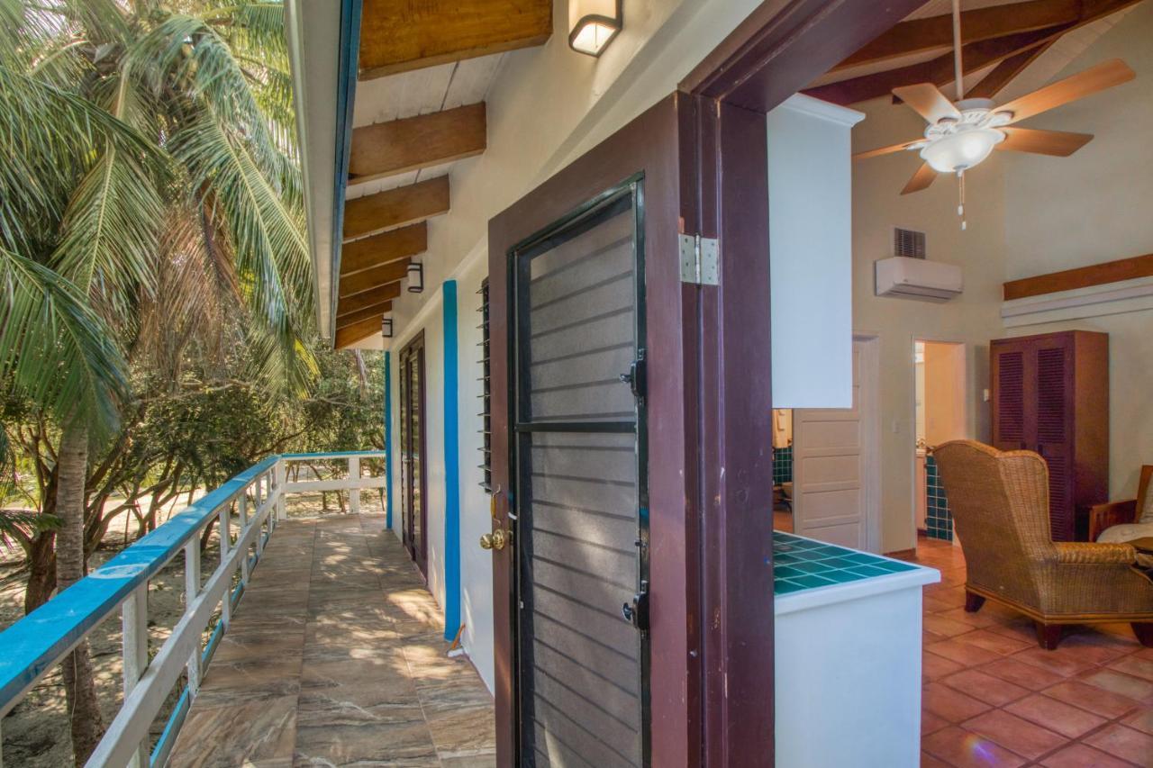Condo #27 @ Beachside Villas Dangriga Kültér fotó